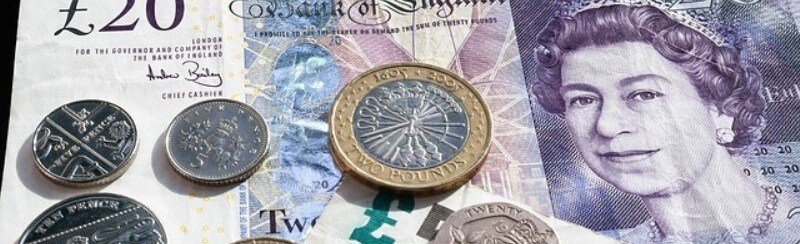 Bank of England votes to keep interest rates low